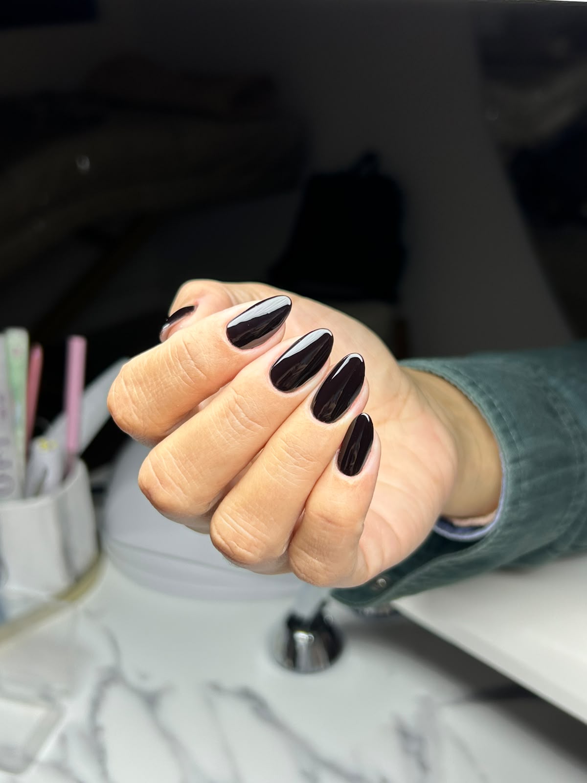 Esmaltação em gel rosé minimalista
